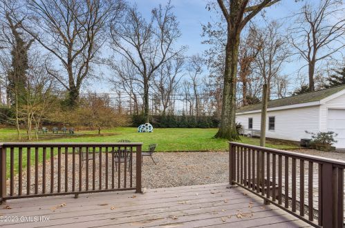 17 Circle Dr, Greenwich CT  06830-6737 exterior