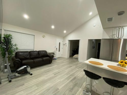 186 Fair Oaks Ave, Mountain View, CA 94040-1515