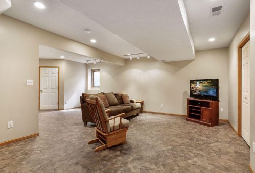 201 Dunbar Way, Saint Paul MN  55115-2815 exterior