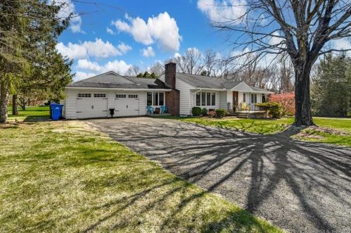 3 Jays Rd, Upper Stepney, CT 06468-2375
