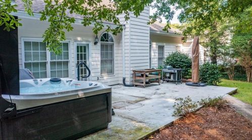 602 Brookside Pass, Holly Springs GA  30188-6053 exterior