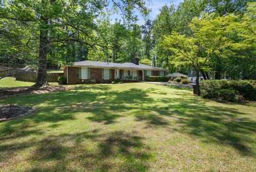 5949 Cardinal Dr, Mableton, GA 30126-4123