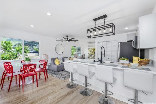 3033 Manoa Rd, Honolulu HI  96822-1503 exterior