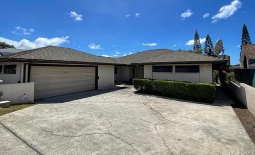 1568 Ala Puumalu St, Honolulu, HI 96818-1547