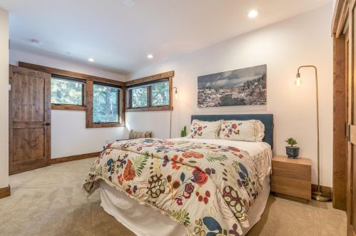 9234 Heartwood Dr, Truckee CA  96161-5210 exterior