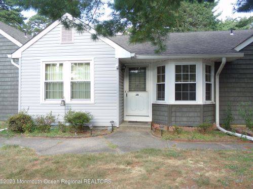 2 Swift Cir, Lakehurst NJ  08759-2948 exterior