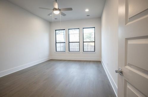 2011 Belford Dr, Austin TX  78757-8207 exterior