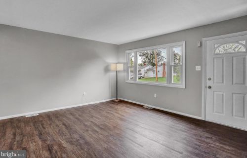 123 Stony Brook Dr, York, PA 17402-2744