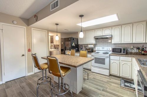 3701 Clubview Dr, Garland TX 75044-6158 exterior