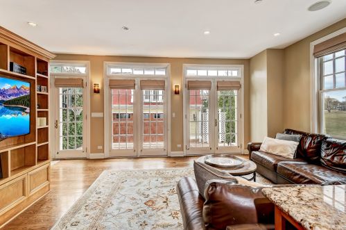 137 Oxford Ave, Willowbrook IL  60514-1151 exterior