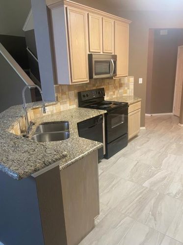 7013 Van Gogh Dr, Plano TX  75093-8421 exterior