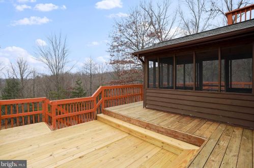 204 Quiet Place Ln, Berkeley Springs WV  25411-6633 exterior