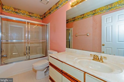 14 Hanover Ct, Princeton NJ  08540-7066 exterior