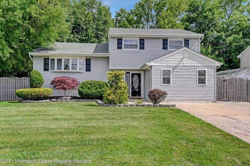 32 Hemlock St, Hazlet, NJ 07730-2118