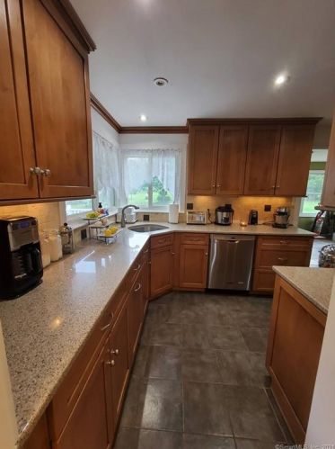 339 West St, Middletown CT  06457-4008 exterior