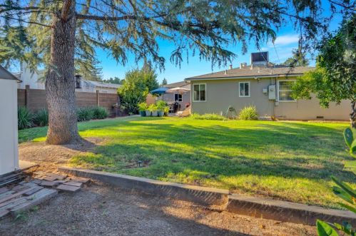 1700 Kenneth Dr, Turlock CA 95380-3421 exterior