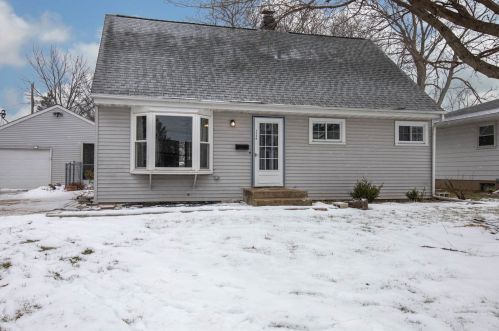 1528 Vassar Rd, Rockford, IL 61103-1653