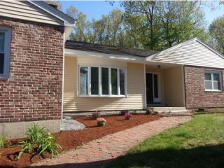 17 Fairhaven Rd, Nashua, NH 03060-5305