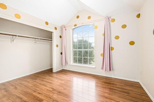 1905 Kerr Ct, Carrollton TX 75010-3208 exterior