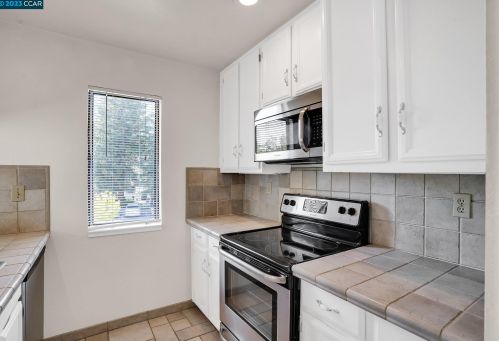 72 Mozden Ln, Concord CA  94523-3369 exterior