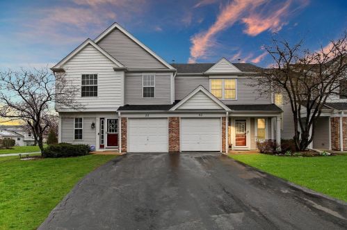 90 Shag Bark Ln, Streamwood, IL 60107-6849