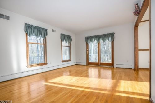 14 Star Dr, Annandale, NJ 08801-2016