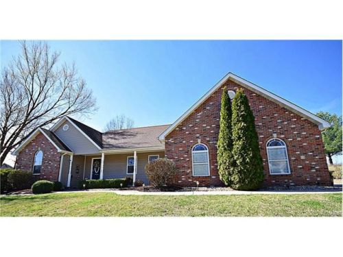12 Forest Dr, Maryville, IL 62062-1900