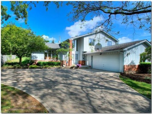 25415 Wimbledon Rd, Cleveland OH  44122-3162 exterior
