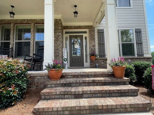 1100 Sterling Lake Dr, Jefferson, GA 30549-7312