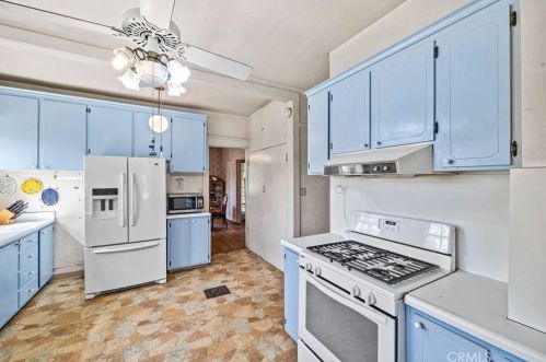 5216 Victoria Ave, Riverside CA  92506-1565 exterior