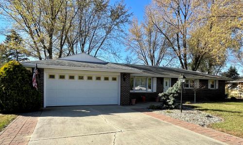 1415 Erickson Dr, Kankakee, IL 60901-8218
