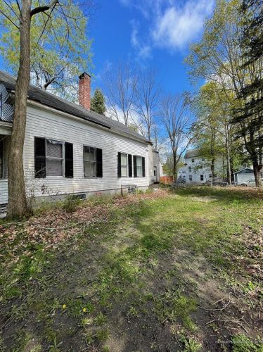 65 Green St, Augusta, ME 04330-5401