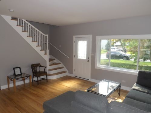 678 Leslie Ln, Glendale Heights, IL 60139-3323