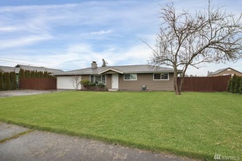 240 3rd St, Buckley, WA 98321-8805