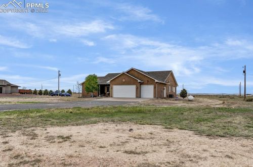 921 Matt Dr, Pueblo, CO 81007-1165