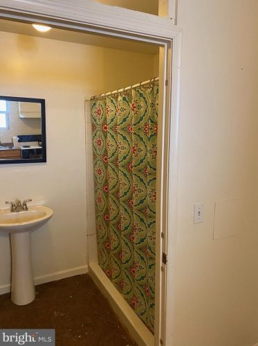 33 Blueberry Ln, Franklin WV  26807-8053 exterior