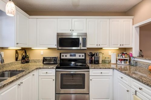 703 Bainbridge Dr, Atlanta GA  30327-4267 exterior