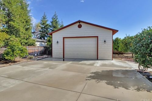 12283 Thomas Ln, Yucaipa, CA 92399-1966