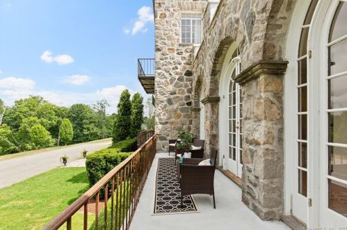 1428 Monroe Tpke, Upper Stepney CT  06468-1443 exterior