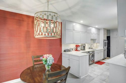 2070 Dellwood Dr, Atlanta GA  30309-1243 exterior