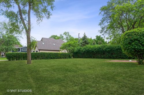 821 Castlewood Ln, Bannockburn IL  60015-2605 exterior