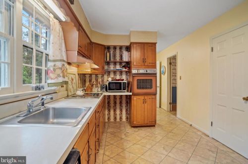 16 Severn Riv Rd, Severna Park MD 21146-4659 exterior