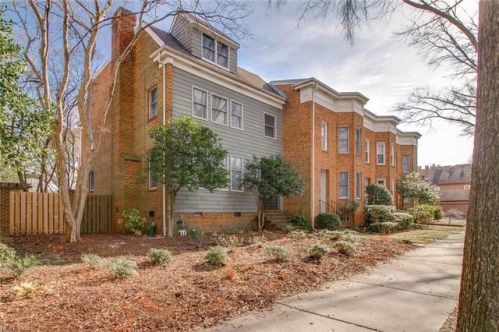 424 Princess Anne Rd, Norfolk VA  23517-2105 exterior