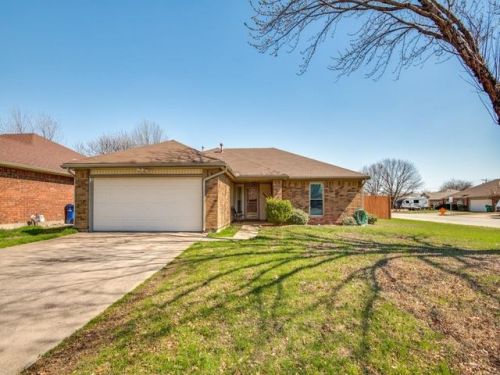 7000 Autumn Ln, Fort Worth, TX 76148-1842