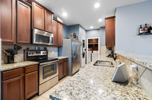 1649 Treeta Trl, Uhland TX 78640 exterior