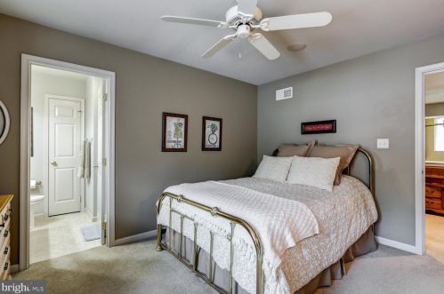 14 Red Leaf Ln, Lancaster PA  17602-7000 exterior