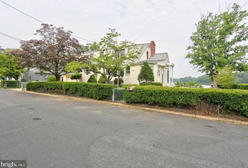 7654 Berry Dr, Riviera Beach, MD 21122-1902