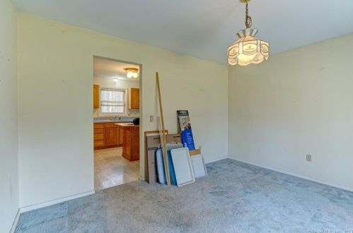 61 Partridge Hollow Rd, Gales Ferry, CT 06335-1934
