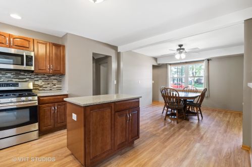 519 Spruce Rd, Lemont IL  60440-2504 exterior