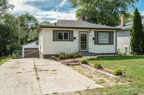 3105 16th St, Rockford, IL 61109-2328